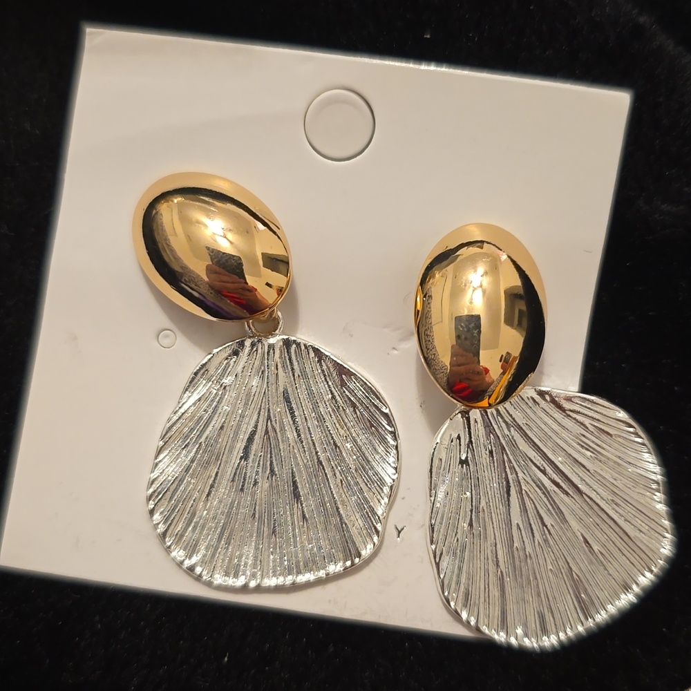 Textured Silver Toned Sea Shell Earrings